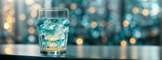 dichtbij omhoog de gieten gezuiverd vers drinken water van de fles Aan tafel in leven kamer. ai gegenereerd foto