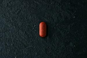 medisch pil Aan steen achtergrond, Gezondheid en welzijn foto