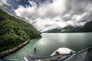 prachtig landschap van cruiseschepen in Alaska