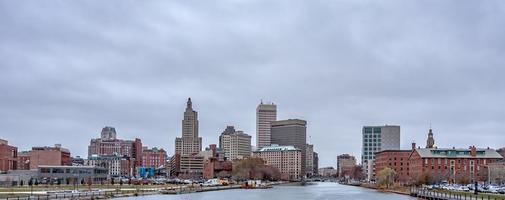 Providence Rhode Island skyline op een bewolkte sombere dag foto