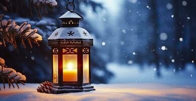 Kerstmis lantaarn Aan sneeuw met Spar Afdeling in avond tafereel. generatief ai foto