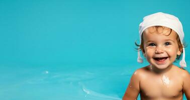 een kind nemen eerste zwemmen les geïsoleerd Aan een blauw helling achtergrond foto