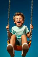 een kind lachend Aan een schommel rijden geïsoleerd Aan een zomer helling achtergrond foto