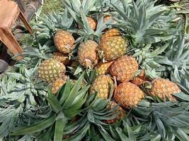 lekkere en gezonde oranjekleurige ananasbouillon foto