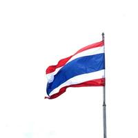 beeld van golvend Thais vlag van Thailand met wit achtergrond. foto