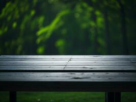 houten tafel en vervagen tropisch groen gras achtergrond, Product Scherm montage. hoog kwaliteit foto 8k fhd ai gegenereerd