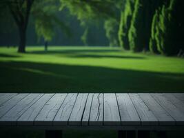 houten tafel en vervagen tropisch groen gras achtergrond, Product Scherm montage. hoog kwaliteit foto 8k fhd ai gegenereerd