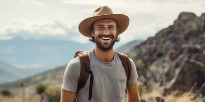 ai gegenereerd. ai generatief. knap Mens in hoed rugzak trekking wandelen portret landschap avontuur buitenshuis. grafisch kunst foto