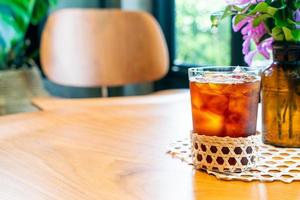 iced americano koffie glas in coffeeshop café restaurant foto