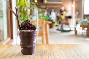 gemengde bessen blend glas in café en restaurant foto