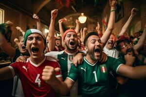 opgewonden Italië Amerikaans voetbal fans juichen voor hun team gedurende een spel Bij stadion. ai gegenereerd pro foto