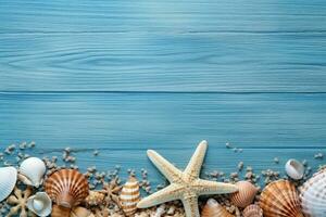 top visie schelpen, ster vis Aan blauw houten achtergrond.generatief ai. foto