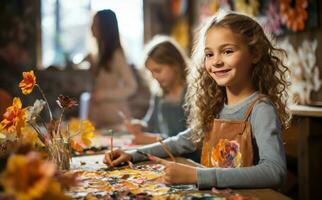 kinderen schilderij in kunst klasse foto