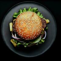 een bord van hamburger Aan zwart achtergrond, top visie, ai generatief foto