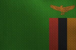 Zambia vlag afgebeeld in verf kleuren Aan oud geborsteld metaal bord of muur detailopname. getextureerde banier Aan ruw achtergrond foto