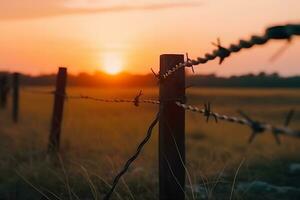 met weerhaken draad hek met schemering lucht naar voelen stil en eenzaam en willen vrijheid. neurale netwerk ai gegenereerd foto