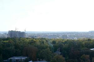 Charkov, Oekraïne - oktober 25, 2019 antenne visie Bij avond zonsondergang met straten van Charkov stad centrum foto