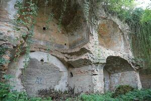 Rivne, Oekraïne - september 16, 2023 ruïnes van de tarakaniv fort of dubno fort nieuw kasteel. verdediging bouwkundig monument van de 19e eeuw foto