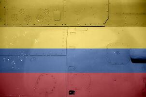 Colombia vlag afgebeeld Aan kant een deel van leger gepantserd helikopter detailopname. leger krachten vliegtuig conceptuele achtergrond foto