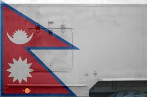 Nepal vlag afgebeeld Aan kant een deel van leger gepantserd vrachtauto detailopname. leger krachten conceptuele achtergrond foto