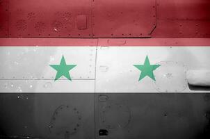 Syrië vlag afgebeeld Aan kant een deel van leger gepantserd helikopter detailopname. leger krachten vliegtuig conceptuele achtergrond foto