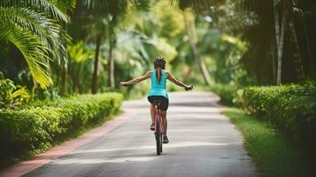 een vrouw genieten van de tropisch park spoor Aan een zomer wielersport avontuur. generatief ai foto