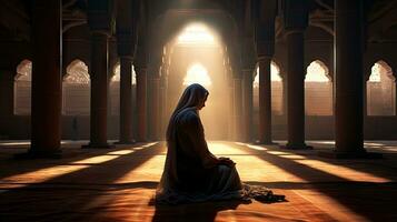 religieus moslim vrouw bidden in een kerk foto