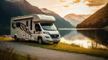 familie vakantie reizen rv, vakantie reis in camper, caravan auto vakantie. mooi natuur Noorwegen natuurlijk landschap. foto