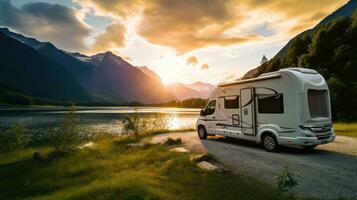 familie vakantie reizen rv, vakantie reis in camper, caravan auto vakantie. mooi natuur Noorwegen natuurlijk landschap. foto