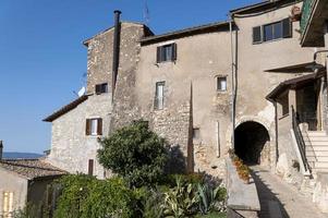 gebouwen in de stad miranda in de provincie terni, italië foto