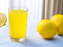 vers oranje sap in de glas - vers sap Aan de tafel - ai generatief foto