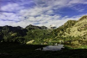 klein bergmeer op de orobie italiaanse alpen foto