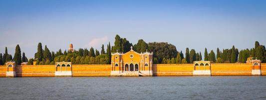 venetië begraafplaats van san michele vanaf de waterkant foto