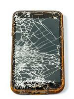 gebroken smartphone Aan wit achtergrond. foto