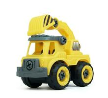 geel plastic vrachtauto speelgoed- geïsoleerd Aan wit achtergrond. bouw voertuig vrachtwagen. foto