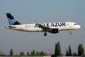 aigle azur luchtbus a320 f-hbix passagier vlak landen Bij Parijs orly luchthaven foto