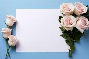 mockup wit blanco kaart Aan blauw achtergrond met roze rozen foto