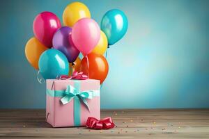 roze geschenk doos met een turkoois lint en een bundel van kleurrijk ballonnen. beeld met kopiëren ruimte foto
