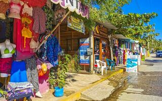 puerto escondido oaxaca Mexico 2023 typisch mooi kleurrijk toerist straat trottoir stad puerto escondido Mexico. foto