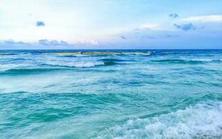 tropisch mexicaans strand helder turkoois water playa del carmen mexico. foto