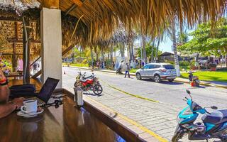 puerto escondido oaxaca Mexico 2023 typisch mooi kleurrijk toerist straat trottoir stad puerto escondido Mexico. foto