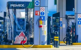 puerto escondido oaxaca Mexico 2023 Mexicaans pemex winkel op te slaan Bij pemex benzine gas- station Mexico. foto