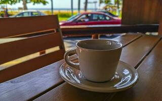 kop van americano zwart koffie in restaurant Mexico. foto