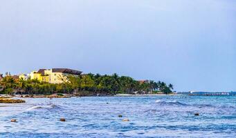 tropisch mexicaans strand helder turkoois water playa del carmen mexico. foto