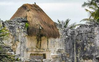 oude tulum ruïnes mayan plaats tempel piramides artefacten landschap Mexico. foto