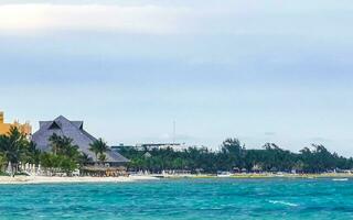 tropisch mexicaans strand helder turkoois water playa del carmen mexico. foto