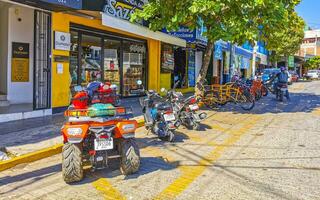 puerto escondido oaxaca Mexico 2023 typisch mooi kleurrijk toerist straat trottoir stad puerto escondido Mexico. foto