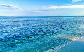 tropisch mexicaans strand helder turkoois water playa del carmen mexico. foto