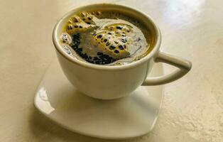 kop van americano zwart koffie in restaurant cafe in Mexico. foto