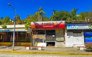 puerto escondido oaxaca Mexico 2023 typisch mooi kleurrijk toerist straat trottoir stad puerto escondido Mexico. foto